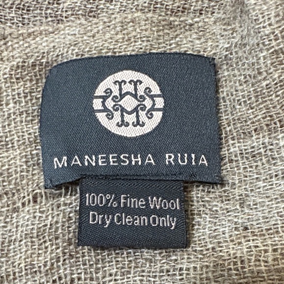 Maneesha Ruia 100% Fine Wool, Lace Trimmed Taupe Scarf 31.5” x 78” - Picture 3 of 6